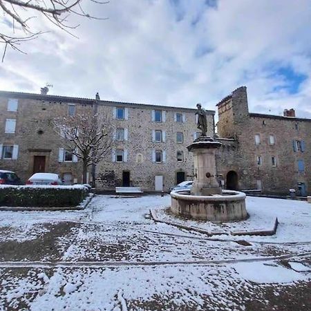 Logement Moderne Au Coeur Du Village Saint-Georges-de-Luzencon Экстерьер фото