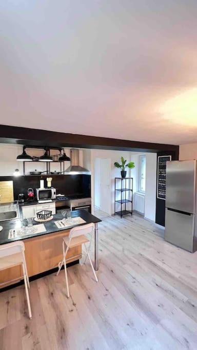 Logement Moderne Au Coeur Du Village Saint-Georges-de-Luzencon Экстерьер фото