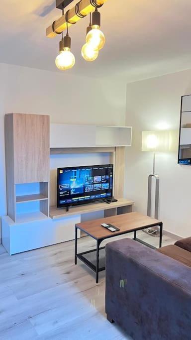 Logement Moderne Au Coeur Du Village Saint-Georges-de-Luzencon Экстерьер фото
