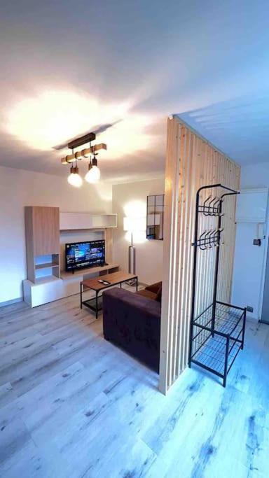 Logement Moderne Au Coeur Du Village Saint-Georges-de-Luzencon Экстерьер фото