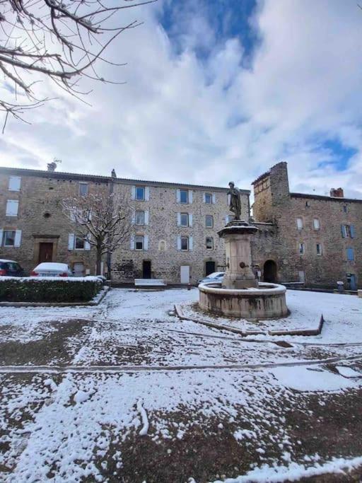 Logement Moderne Au Coeur Du Village Saint-Georges-de-Luzencon Экстерьер фото
