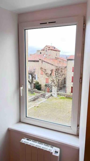 Logement Moderne Au Coeur Du Village Saint-Georges-de-Luzencon Экстерьер фото